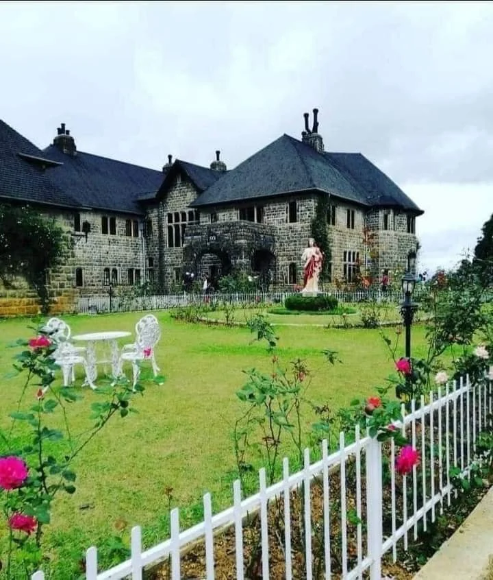 Nuwara Eliya building and gardens