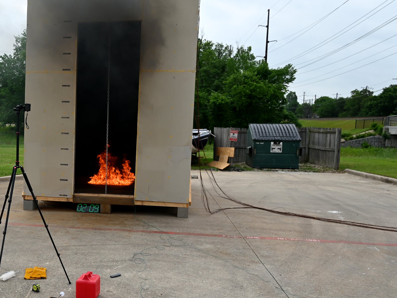 Controlled fire testing setup
